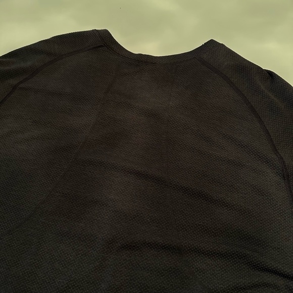 Lululemon Metal Vent 1.0 Black T-Shirt Size Medium - Picture 3 of 3